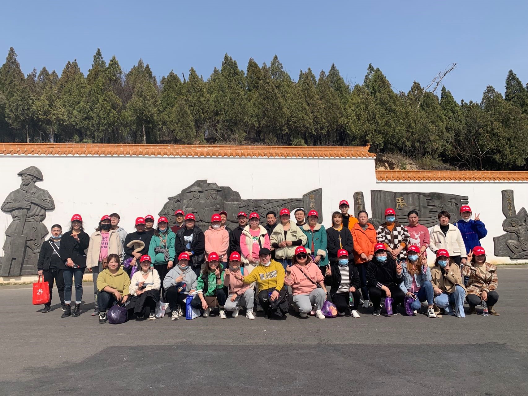 文明登山健康行，志愿服務(wù)護(hù)環(huán)境——依愛(ài)消防開(kāi)展“學(xué)雷鋒日”主題活動(dòng)